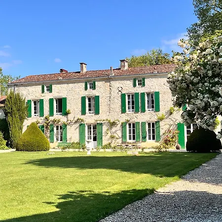 Holiday home Maison De Maitre Au Calme Avec Piscine 18 Couchages Vouhe (Charente-Maritime)