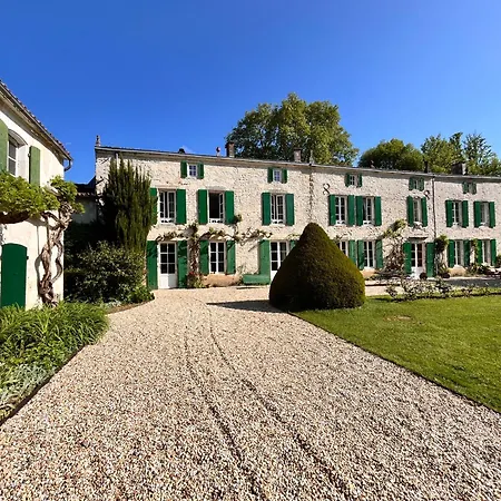 Maison De Maitre Au Calme Avec Piscine 18 Couchages * Vouhe (Charente-Maritime)