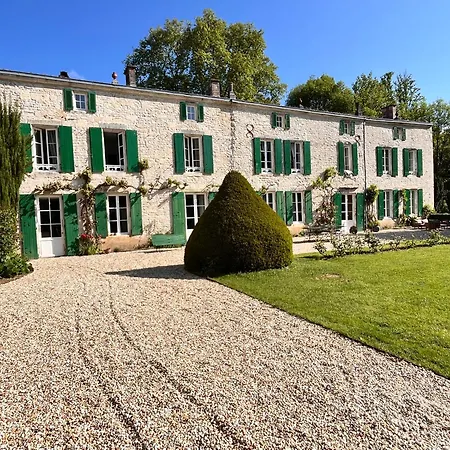 Holiday home Maison De Maitre Au Calme Avec Piscine 18 Couchages Vouhe (Charente-Maritime)