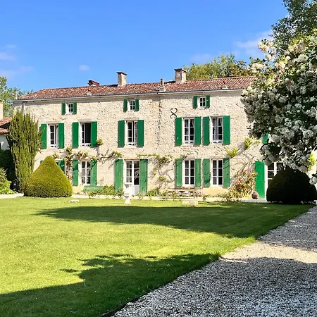 Holiday home Maison De Maitre Au Calme Avec Piscine 18 Couchages Vouhe (Charente-Maritime)